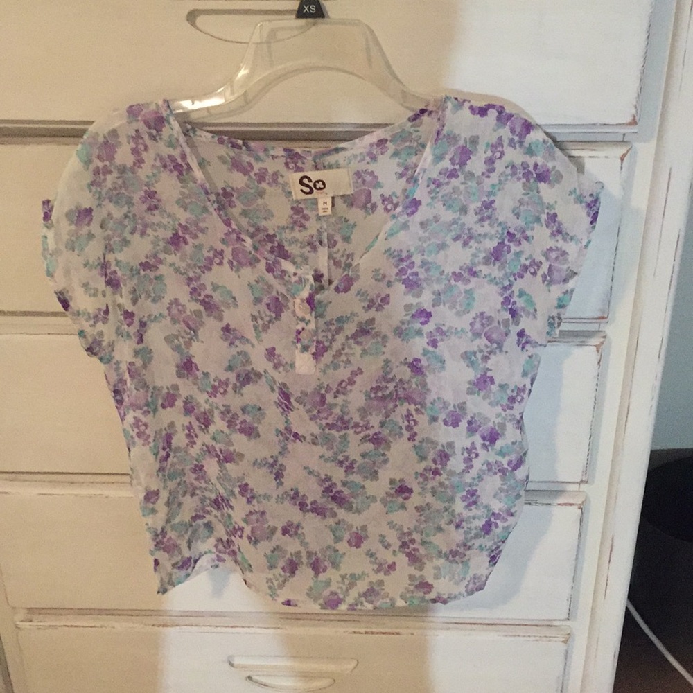 Women’s blouse size M